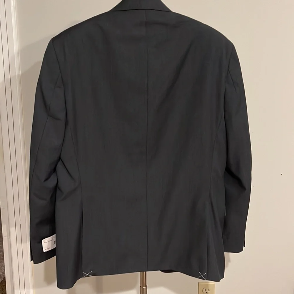 Gray suit jacket. - Picture 5 of 5